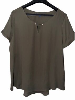 Apt. 9 Olive Short-Sleeve Blouse with Pearl Bar (009)
